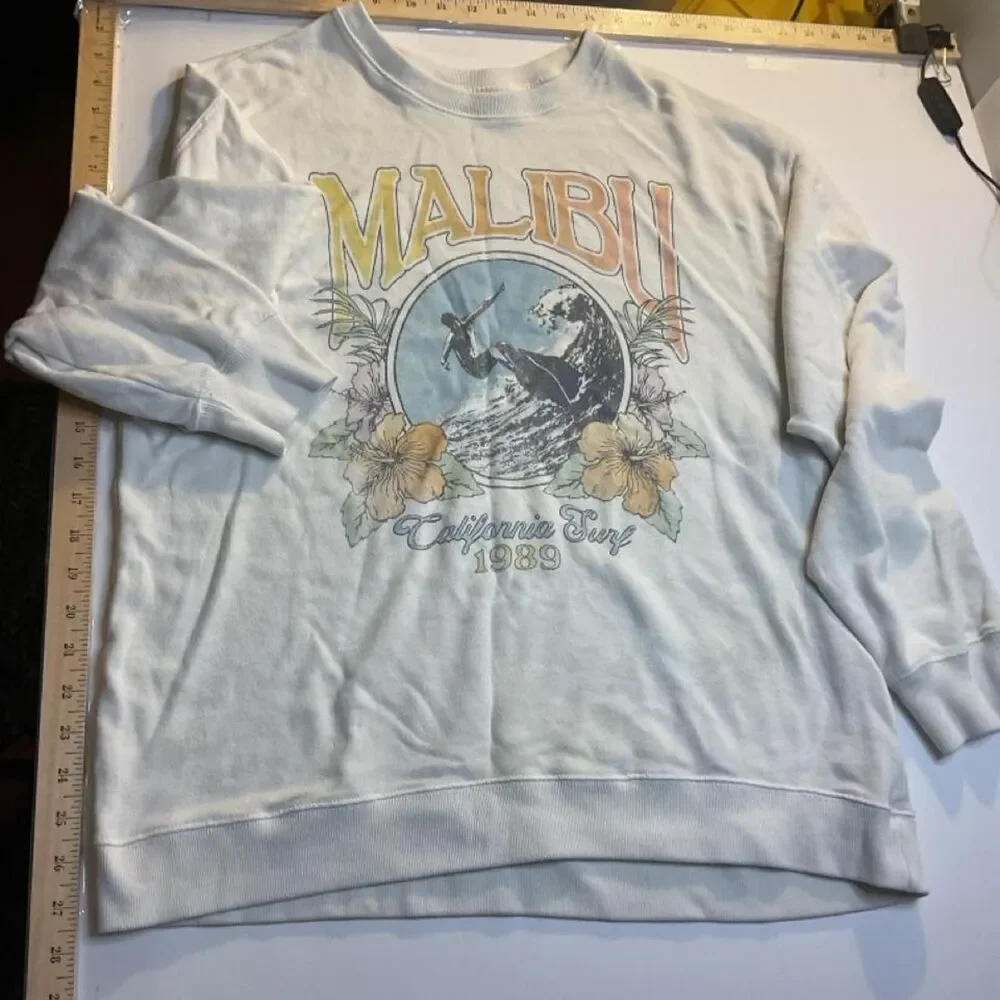Hollister-co Men's Cream and White Sweatshirt
